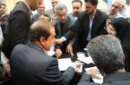 میز خدمت استاندار در مصلای ایلام؛ گره‌گشایی از مشکلات مردم در هفته دولت